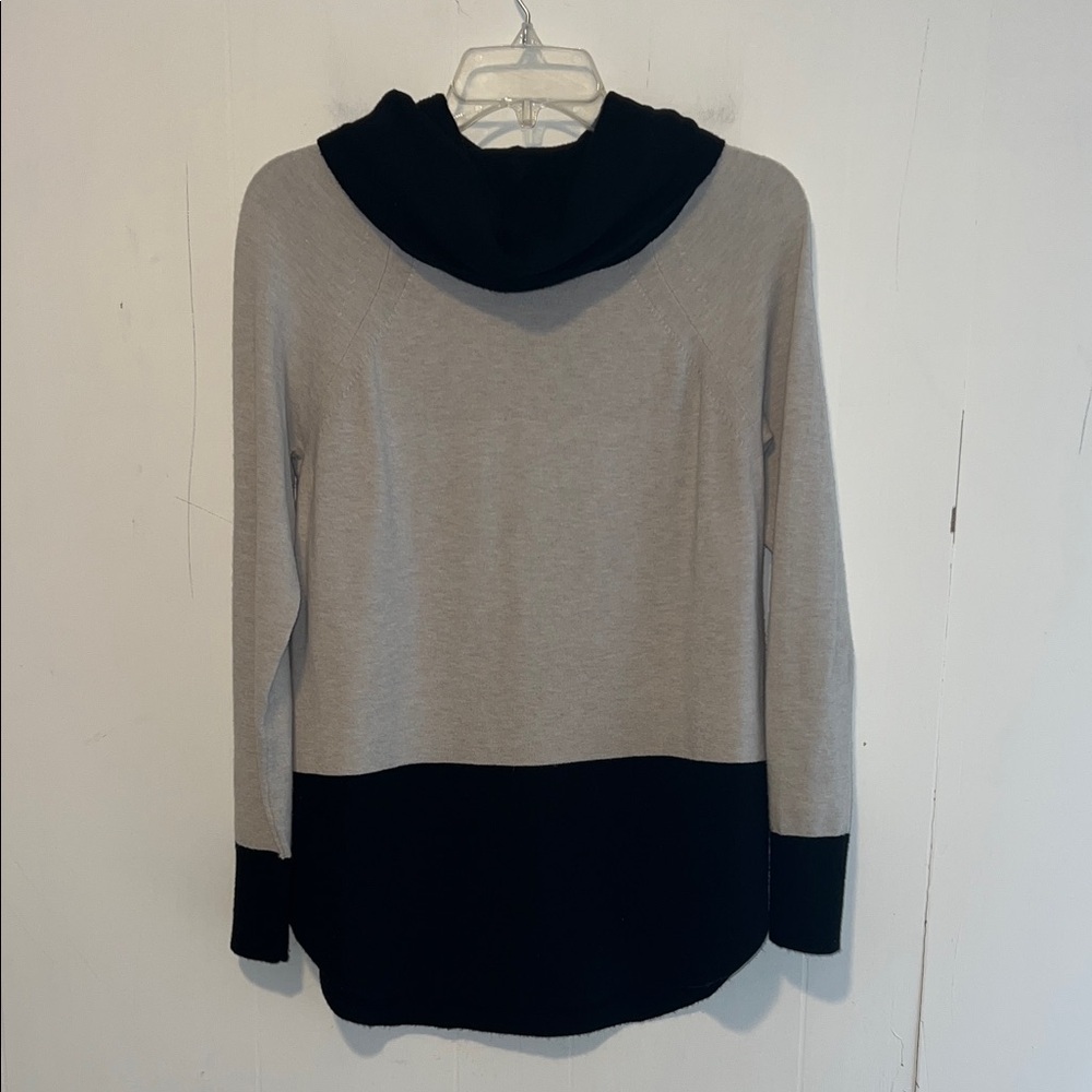 Cyrus Gray and Black Turtleneck Soft Sweater 072626 Size S